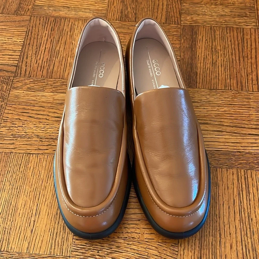 ECCO SCULPTED LEATHER LOAFER SIZE 40